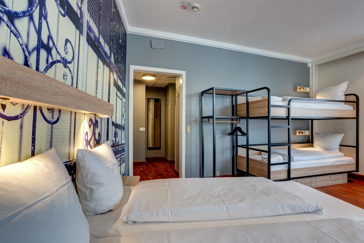 6-Bed Room,645711294:JPEG